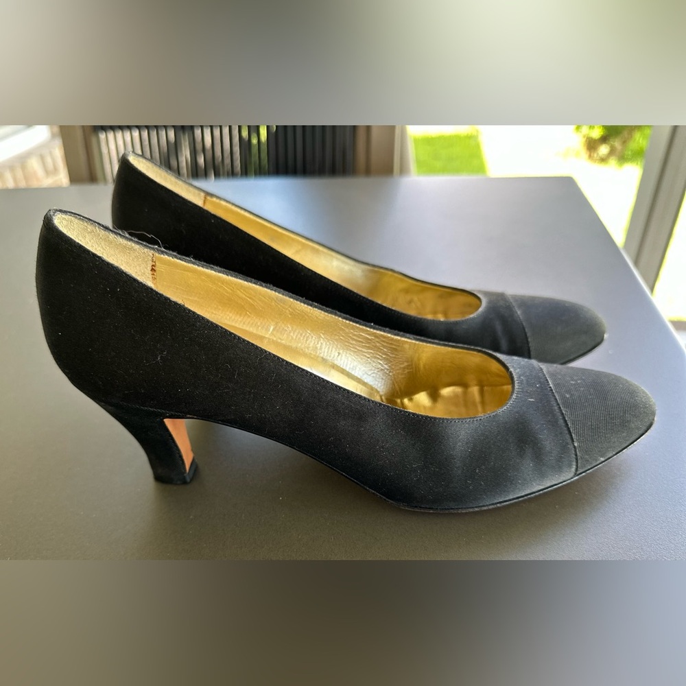 Salvatore Ferragamo Velvet Cap Toe Heel - Size 9 AAAA